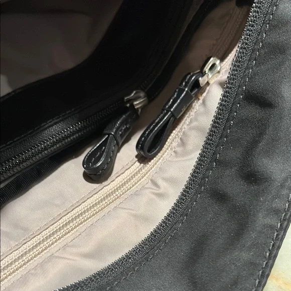 Tumi Black Voyageur Sumatra Messenger Bag - Picture 5 of 10